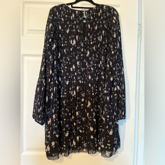 Aritzia Wilfred plissé dress with long sleeves size L large - Picture 2 of 10